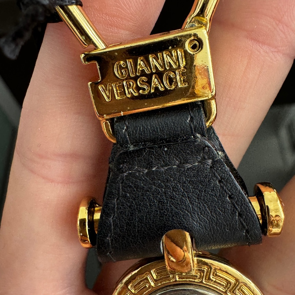 LOT 1435 24K gold plated Versace key ring - Picture 9 of 15